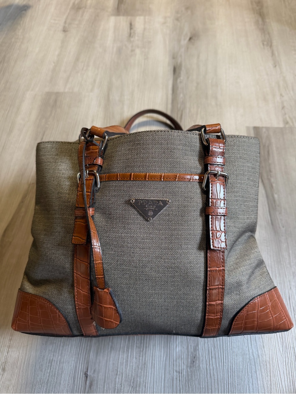 Medium size lockable bag